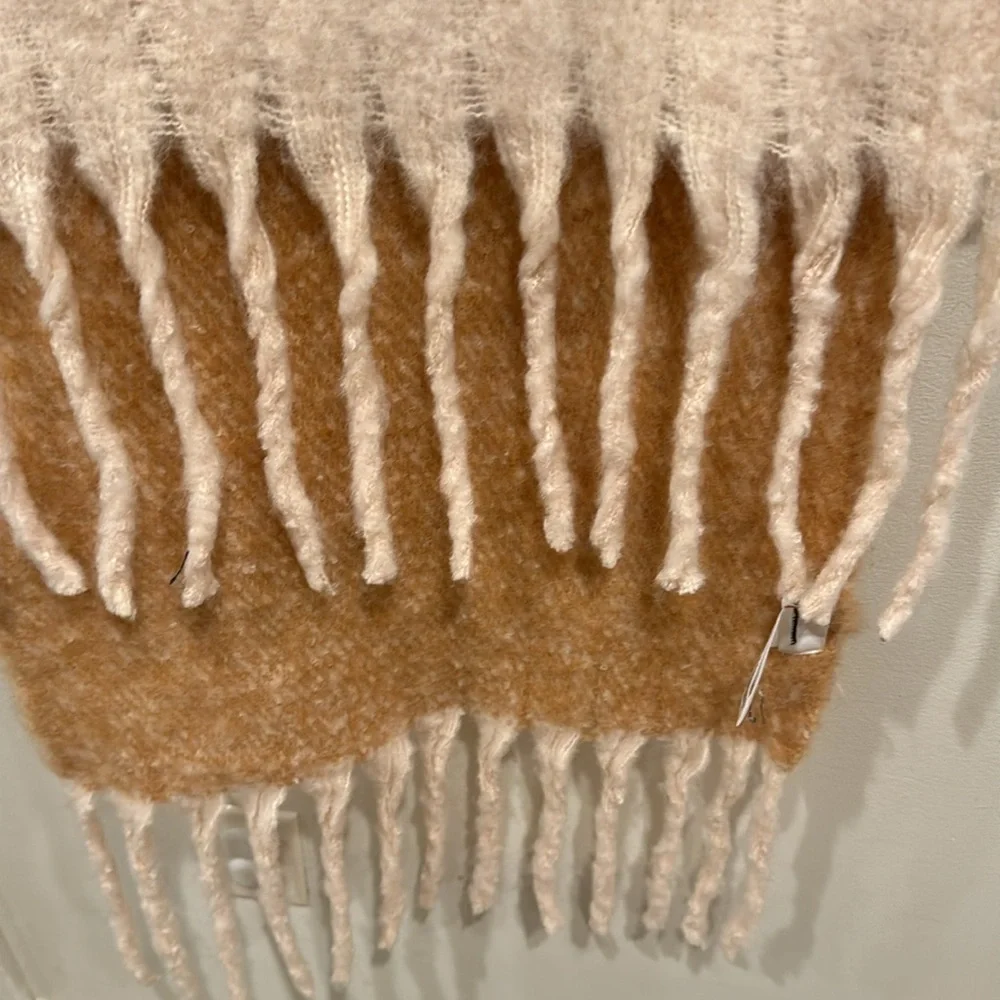 NWT Anthropologie , fuzzy‎ long sweater scarf